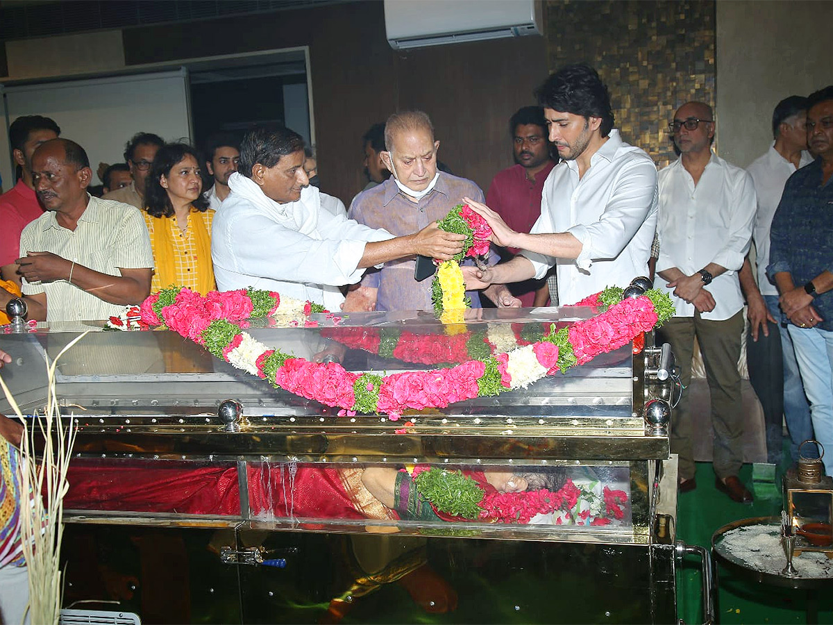 Mahesh Babu Mother Indira Devi Death: Family Members Pays Tributes, Pics Inside - Sakshi4