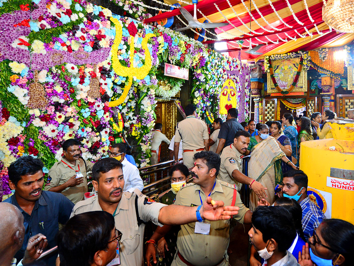 Sharan Navaratri 2022 Celebrations At vijayawada Day 3 Photo Gallery - Sakshi18