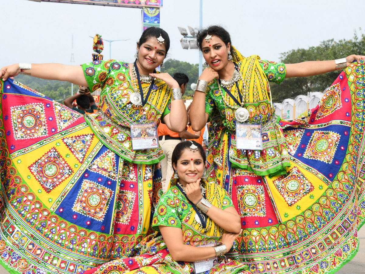 Tirumala brahmotsavam sri venkateswara swamy on chinna shesha vahana Photo Gallery - Sakshi14