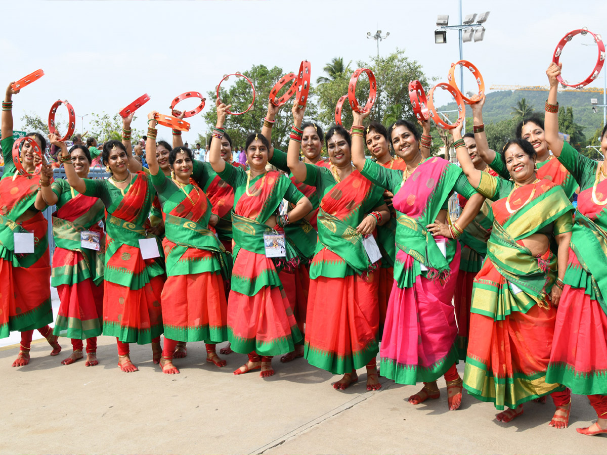 Tirumala brahmotsavam sri venkateswara swamy on chinna shesha vahana Photo Gallery - Sakshi15