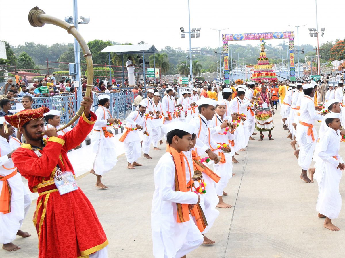 Tirumala brahmotsavam sri venkateswara swamy on chinna shesha vahana Photo Gallery - Sakshi17