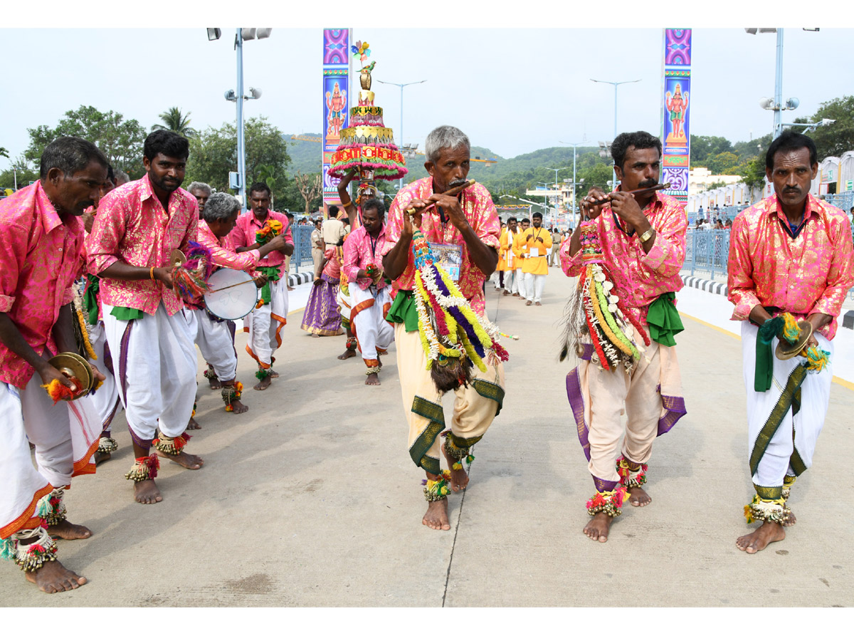 Tirumala brahmotsavam sri venkateswara swamy on chinna shesha vahana Photo Gallery - Sakshi21