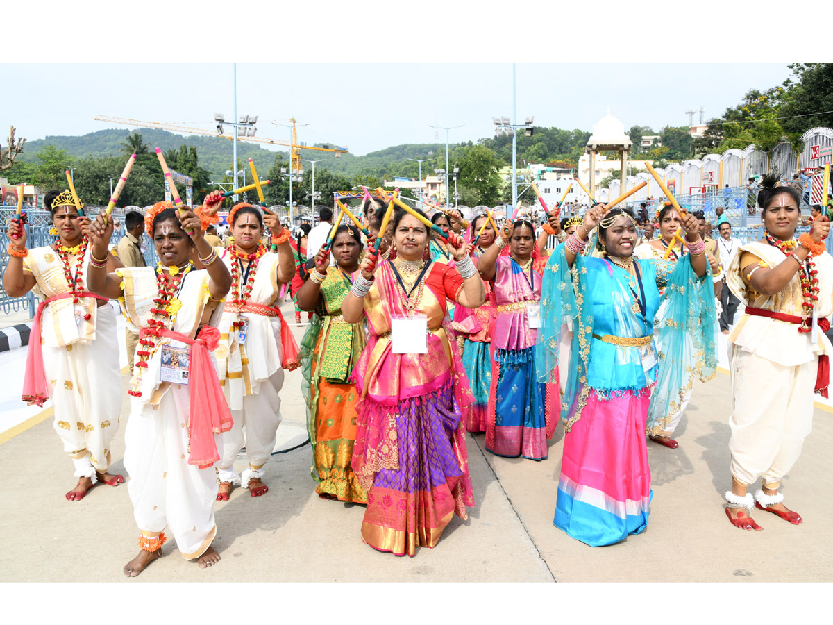 Tirumala brahmotsavam sri venkateswara swamy on chinna shesha vahana Photo Gallery - Sakshi22