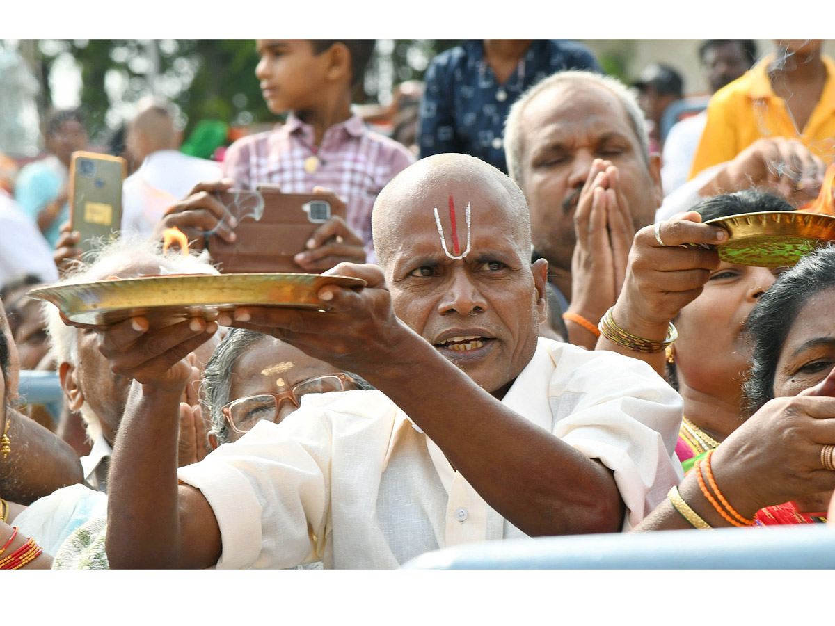 Tirumala brahmotsavam sri venkateswara swamy on chinna shesha vahana Photo Gallery - Sakshi8