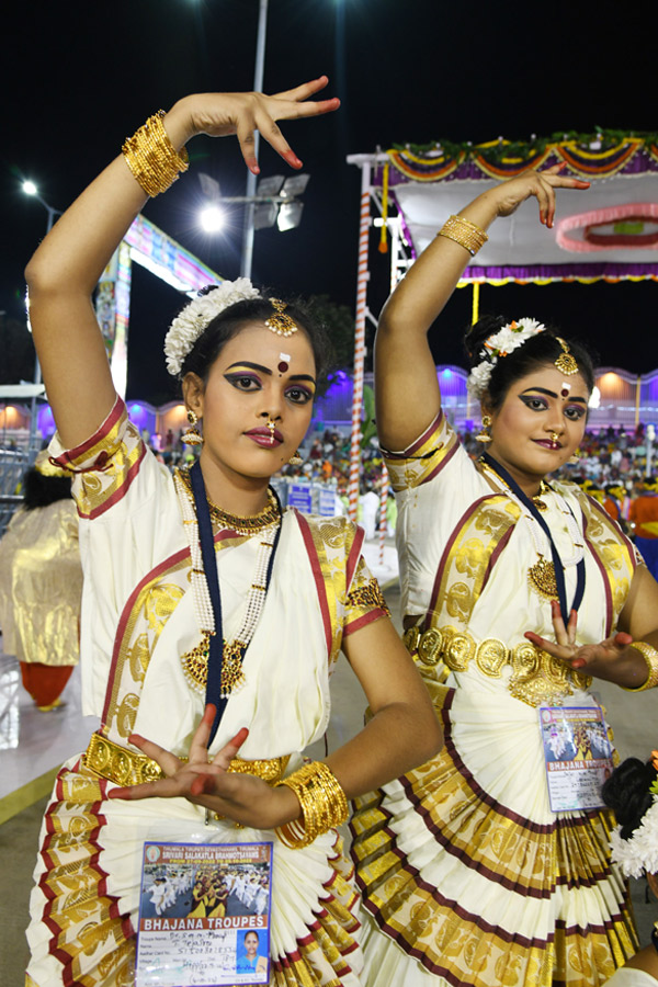 Muthyapu Pandiri Vahana Seva At Tirumala Srivari Brahmotsavam - Sakshi24