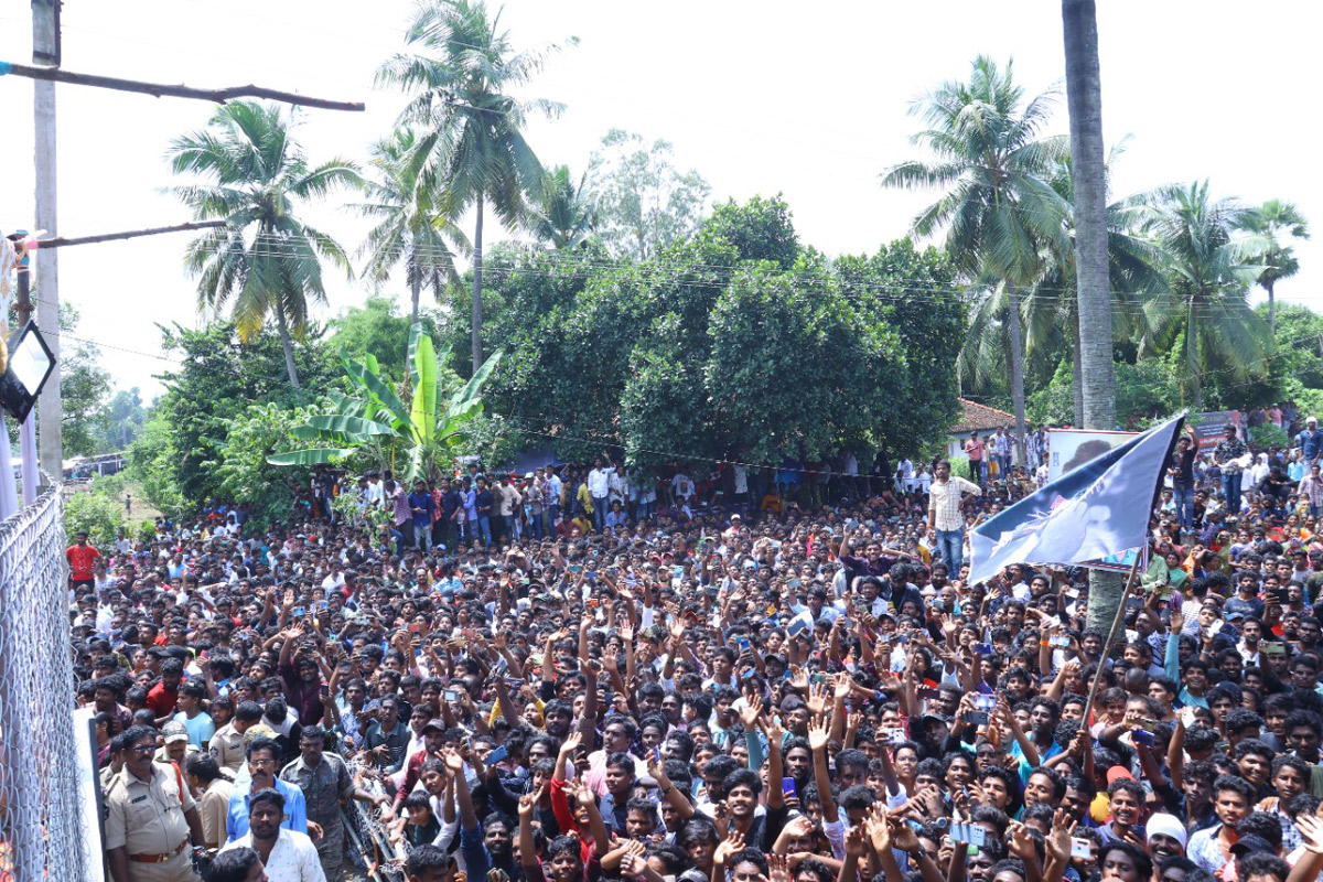 Krishnam Raju Samsmarana Sabha Prabhas Craze At Mogalturu - Sakshi10