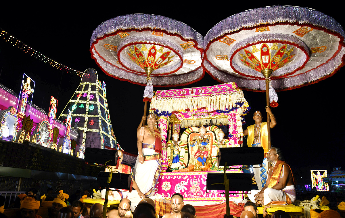 Muthyapu Pandiri Vahana Seva At Tirumala Srivari Brahmotsavam - Sakshi2