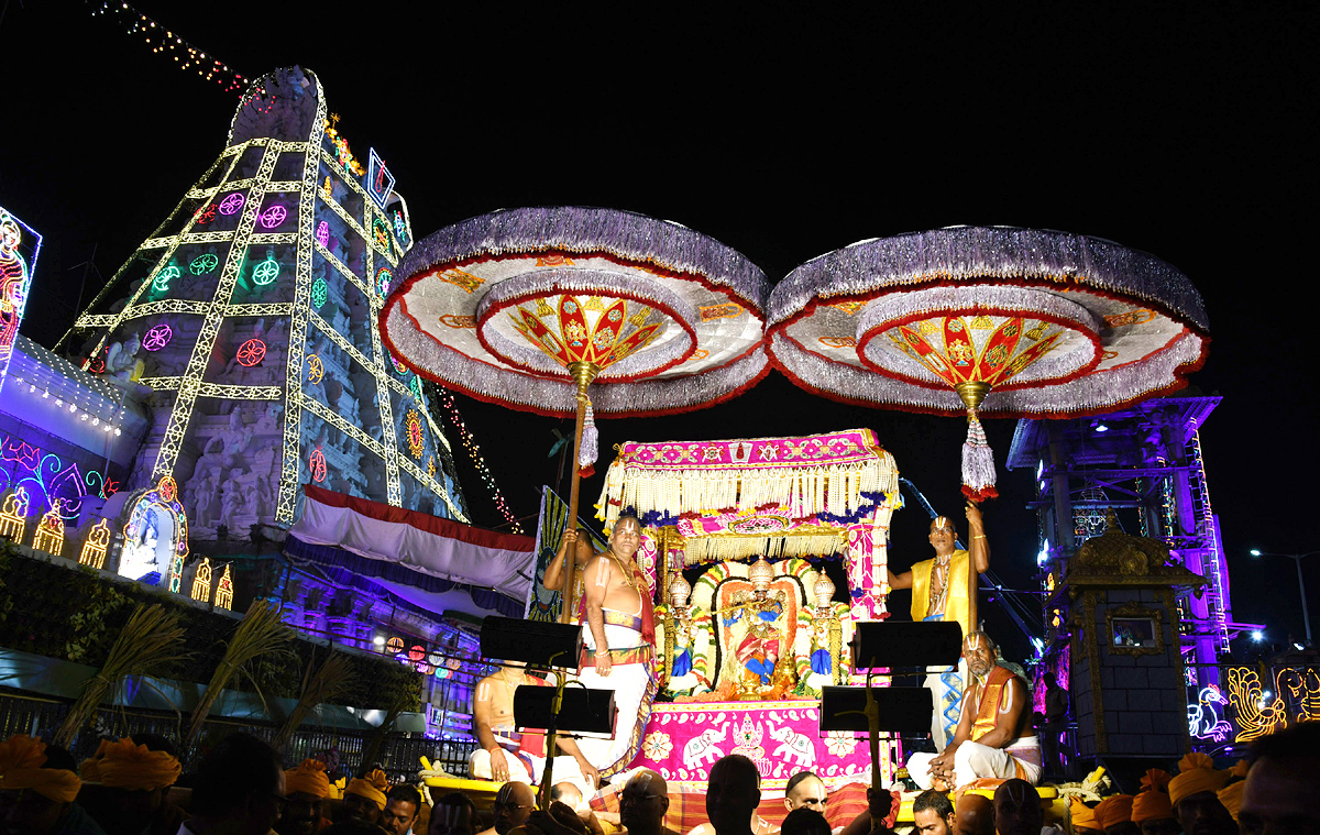 Muthyapu Pandiri Vahana Seva At Tirumala Srivari Brahmotsavam - Sakshi3