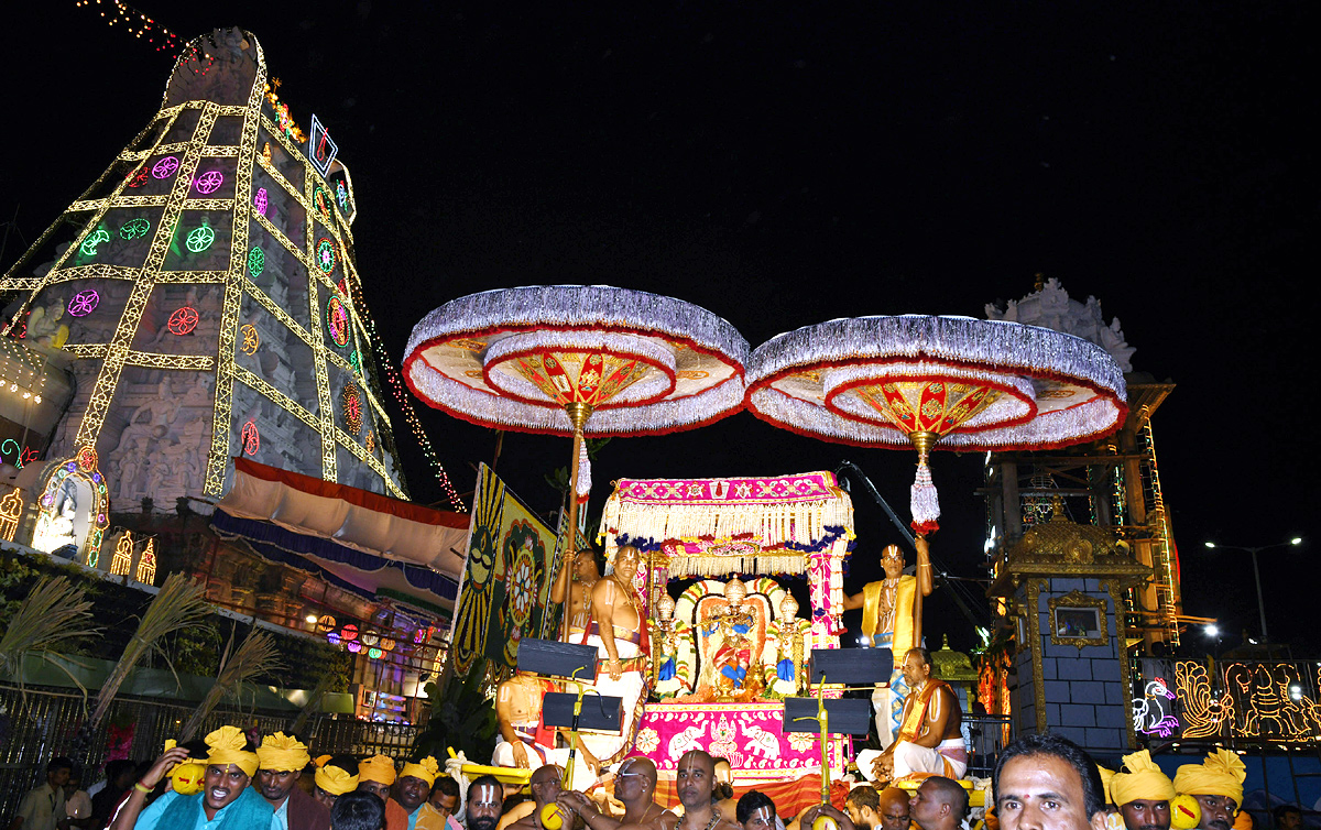 Muthyapu Pandiri Vahana Seva At Tirumala Srivari Brahmotsavam - Sakshi4