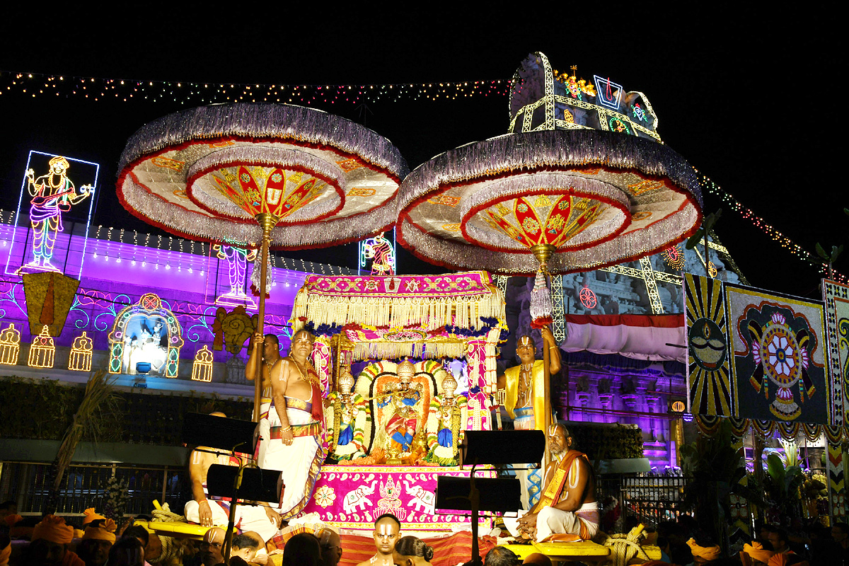 Muthyapu Pandiri Vahana Seva At Tirumala Srivari Brahmotsavam - Sakshi5