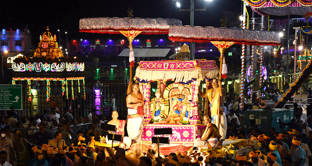 Muthyapu Pandiri Vahana Seva At Tirumala Srivari Brahmotsavam - Sakshi6