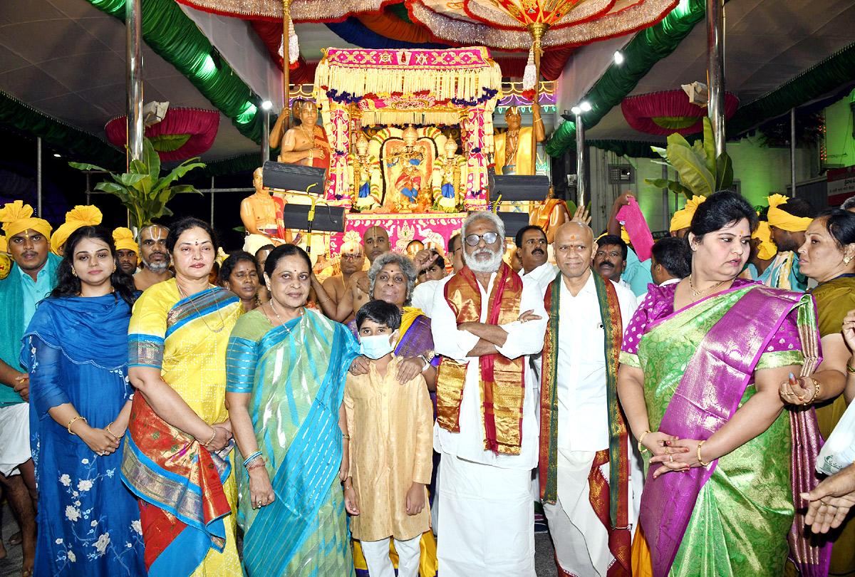 Muthyapu Pandiri Vahana Seva At Tirumala Srivari Brahmotsavam - Sakshi8