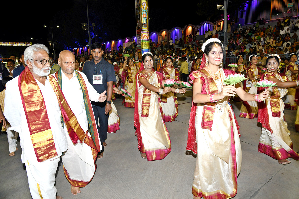 Muthyapu Pandiri Vahana Seva At Tirumala Srivari Brahmotsavam - Sakshi9