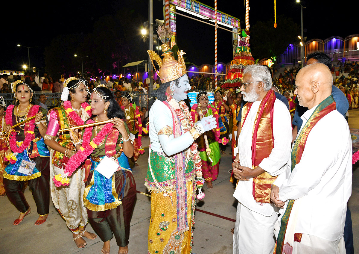 Muthyapu Pandiri Vahana Seva At Tirumala Srivari Brahmotsavam - Sakshi10