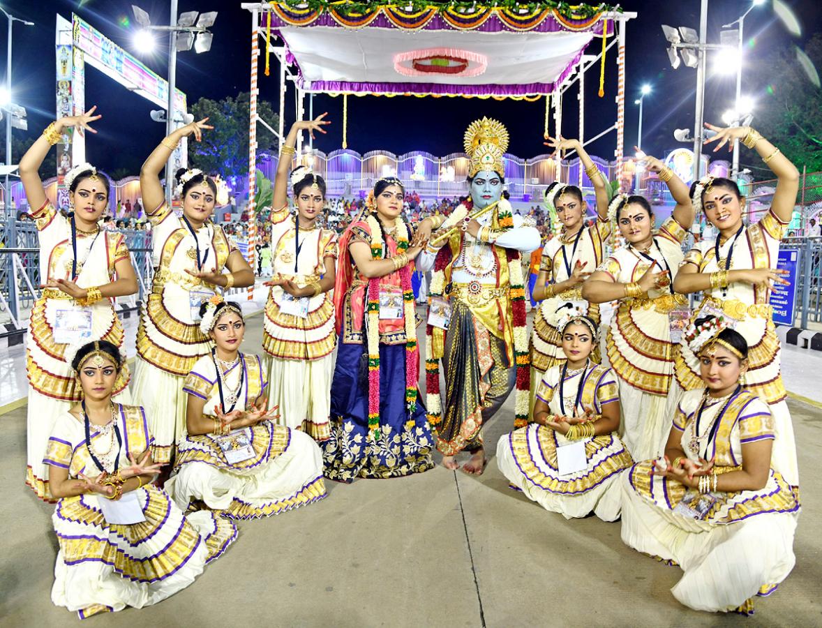 Muthyapu Pandiri Vahana Seva At Tirumala Srivari Brahmotsavam - Sakshi12