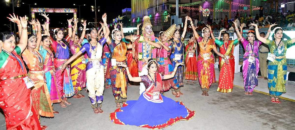 Muthyapu Pandiri Vahana Seva At Tirumala Srivari Brahmotsavam - Sakshi13