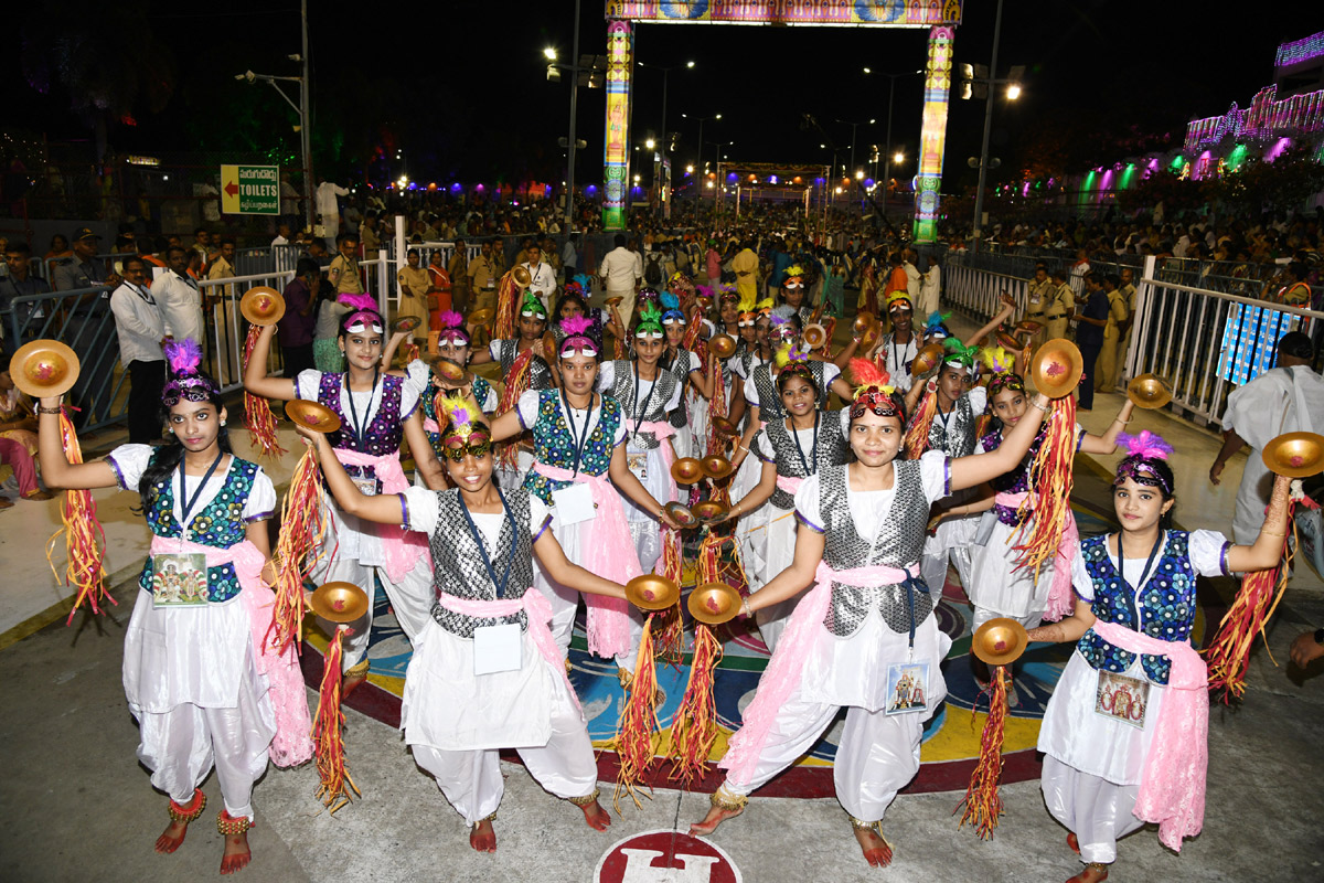 Muthyapu Pandiri Vahana Seva At Tirumala Srivari Brahmotsavam - Sakshi15