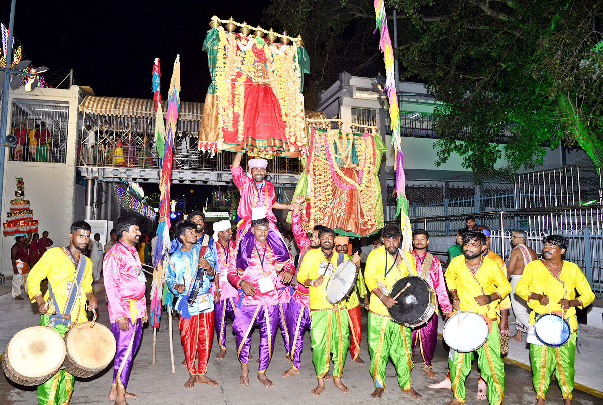 Muthyapu Pandiri Vahana Seva At Tirumala Srivari Brahmotsavam - Sakshi17