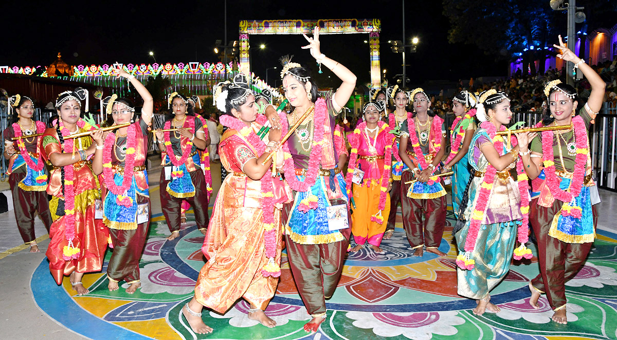 Muthyapu Pandiri Vahana Seva At Tirumala Srivari Brahmotsavam - Sakshi19