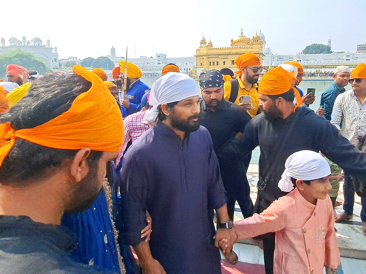 Allu Arjun Family Visit Amritsar Golden Temple - Sakshi2