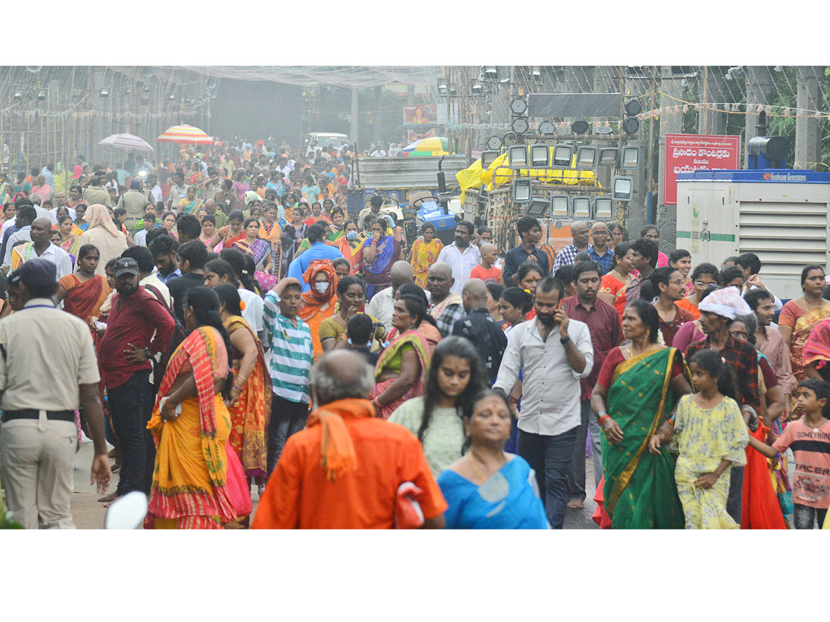  vijayawada Sri Lalitha Tripura Sundari Devi Photo Gallery - Sakshi15