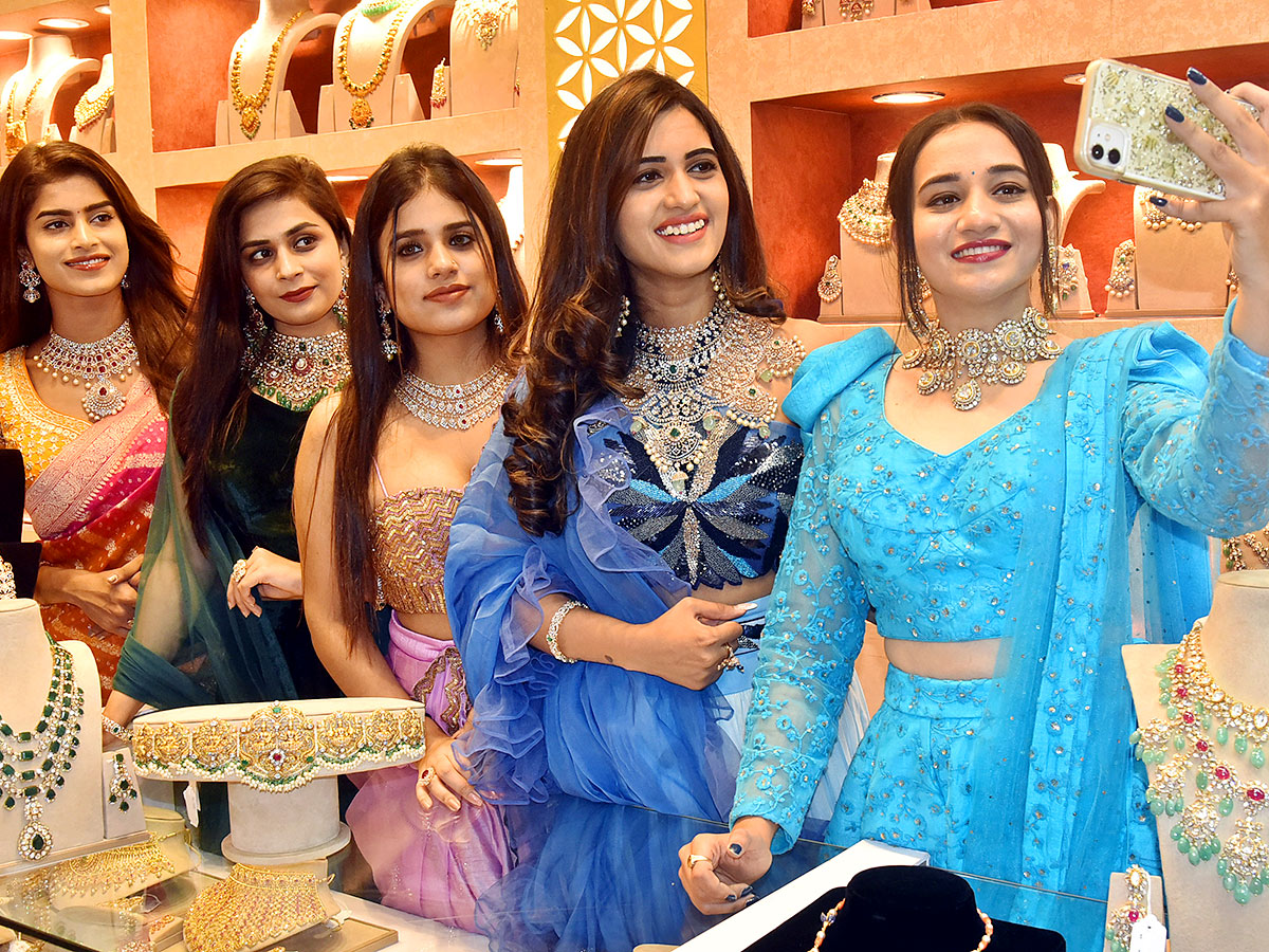 Models At Hi life Bridal Exhibition in Vijayawada - Sakshi1