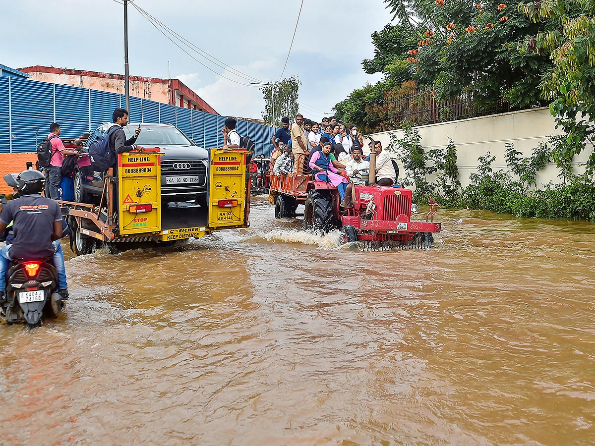 Heavy Flood in Bangalore Photos - Sakshi15