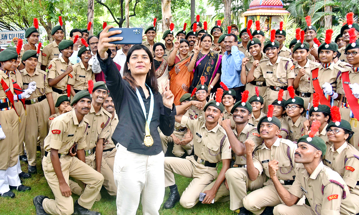 Nikhat Zareen facilitated by Domalguda AV College - Sakshi15