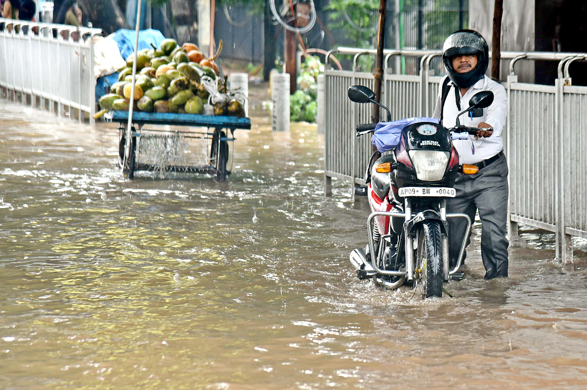 Heavy Rain in Hyderabad - Sakshi25