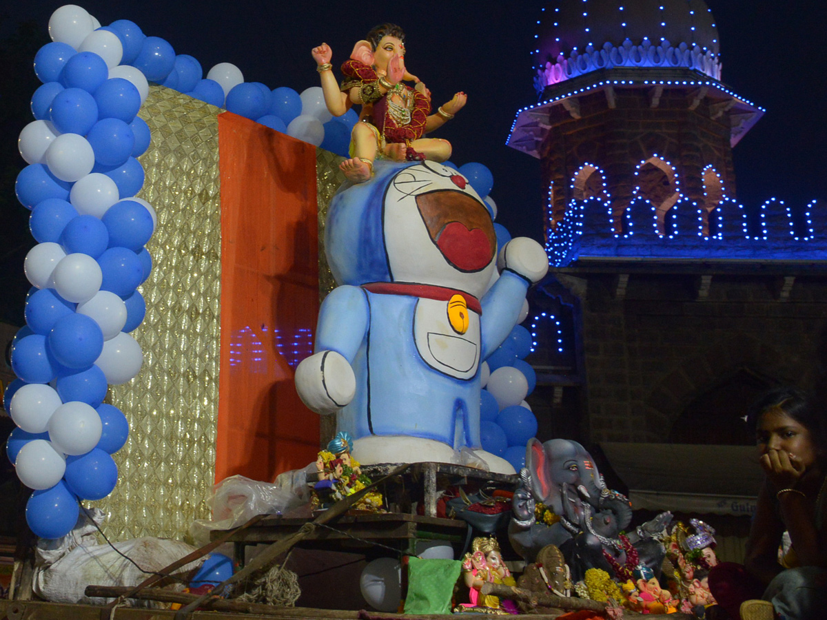 Ganesh nimajjanam in Hyderabad 2022 celerbrations Photo Gallery - Sakshi39