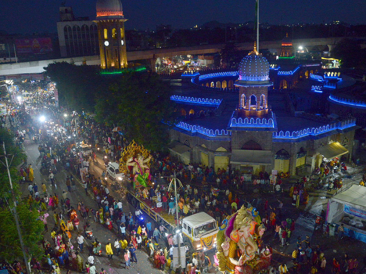 Ganesh nimajjanam in Hyderabad 2022 celerbrations Photo Gallery - Sakshi40