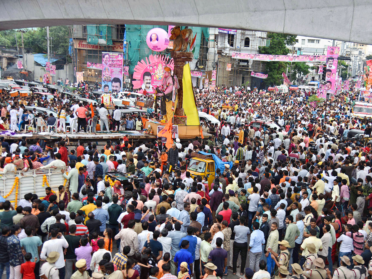 Ganesh nimajjanam in Hyderabad 2022 celerbrations Photo Gallery - Sakshi44