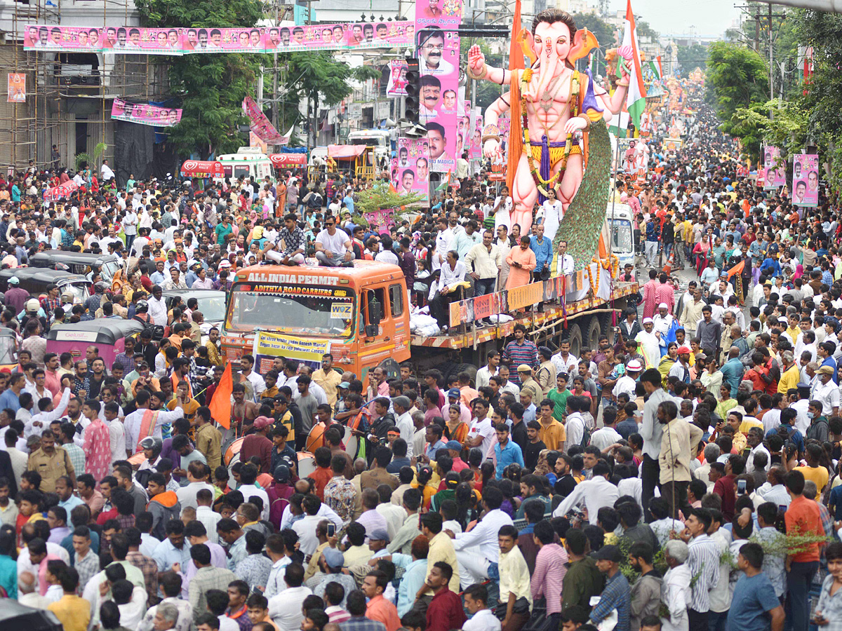 Ganesh nimajjanam in Hyderabad 2022 celerbrations Photo Gallery - Sakshi46