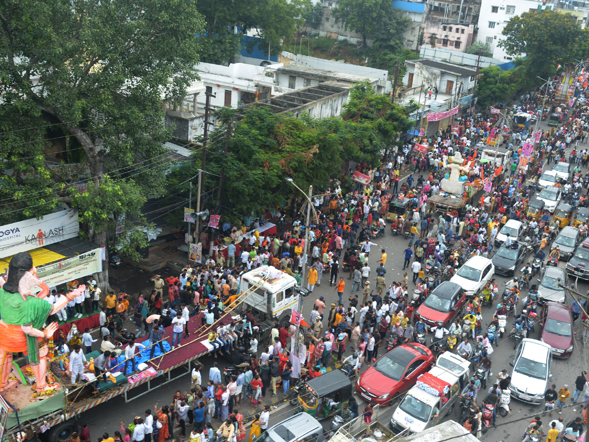 Ganesh nimajjanam in Hyderabad 2022 celerbrations Photo Gallery - Sakshi47