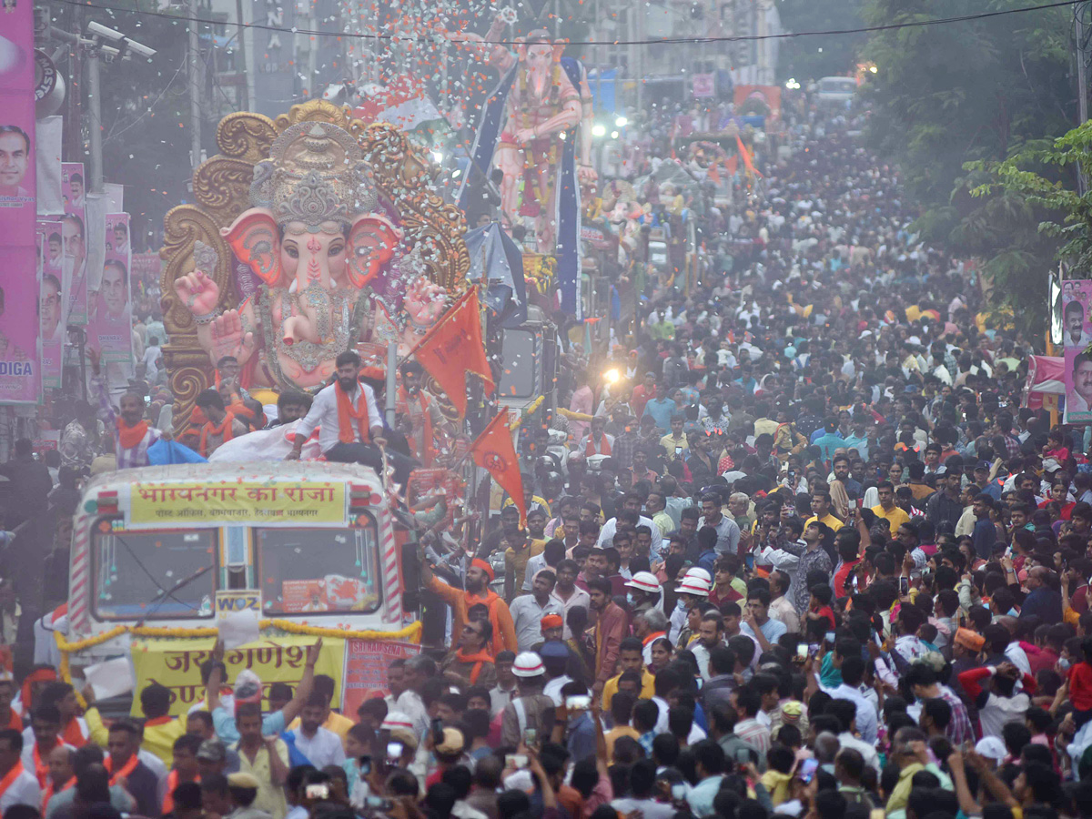 Ganesh nimajjanam in Hyderabad 2022 celerbrations Photo Gallery - Sakshi51