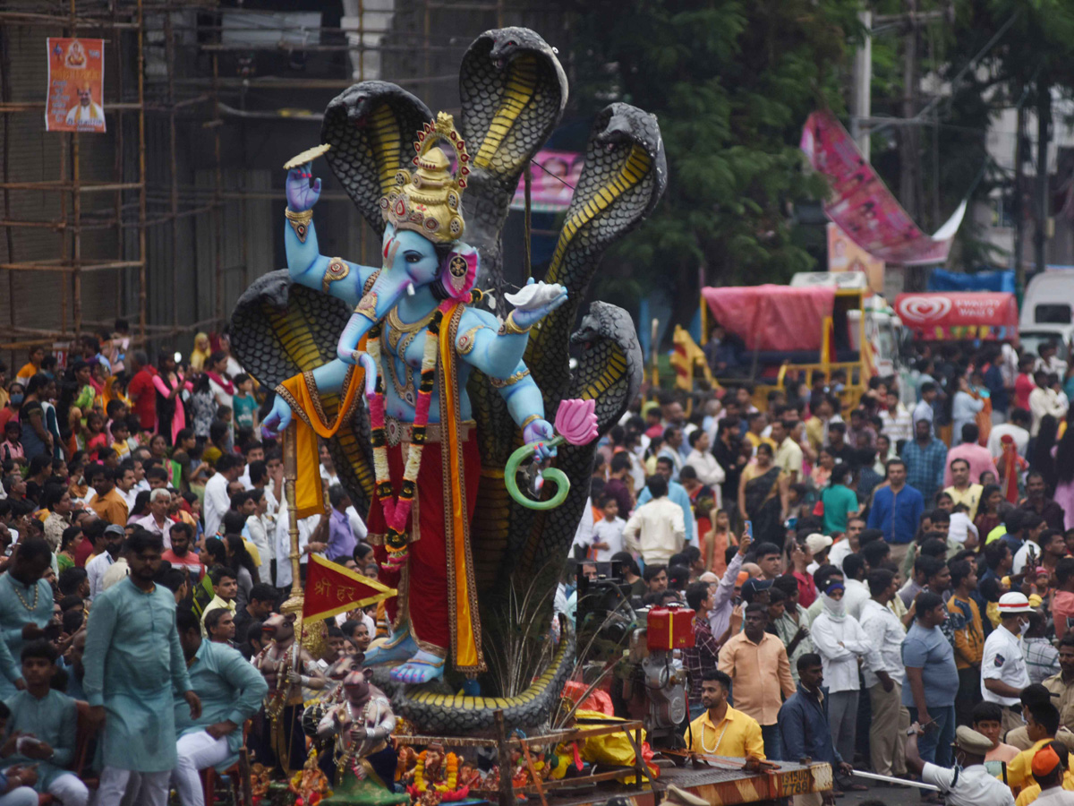 Ganesh nimajjanam in Hyderabad 2022 celerbrations Photo Gallery - Sakshi52