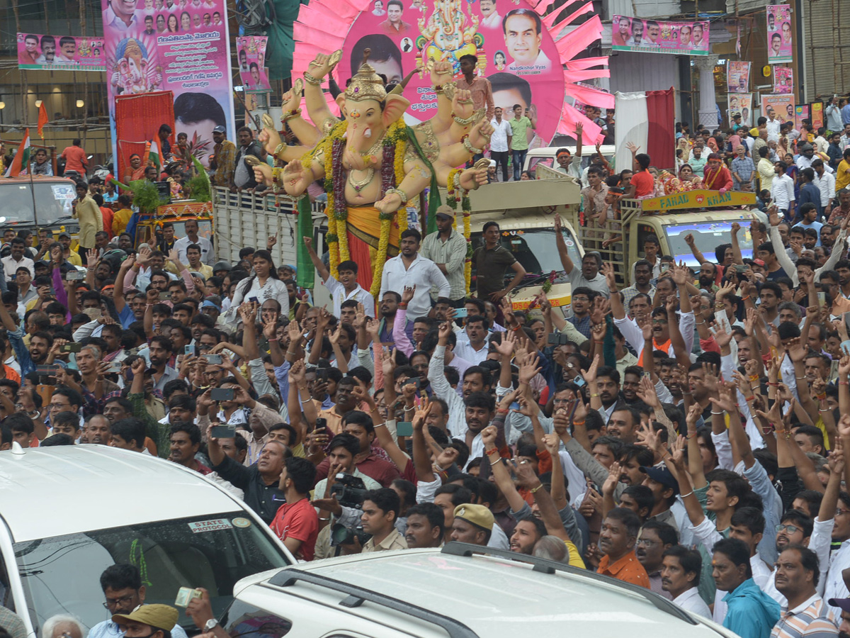 Ganesh nimajjanam in Hyderabad 2022 celerbrations Photo Gallery - Sakshi53