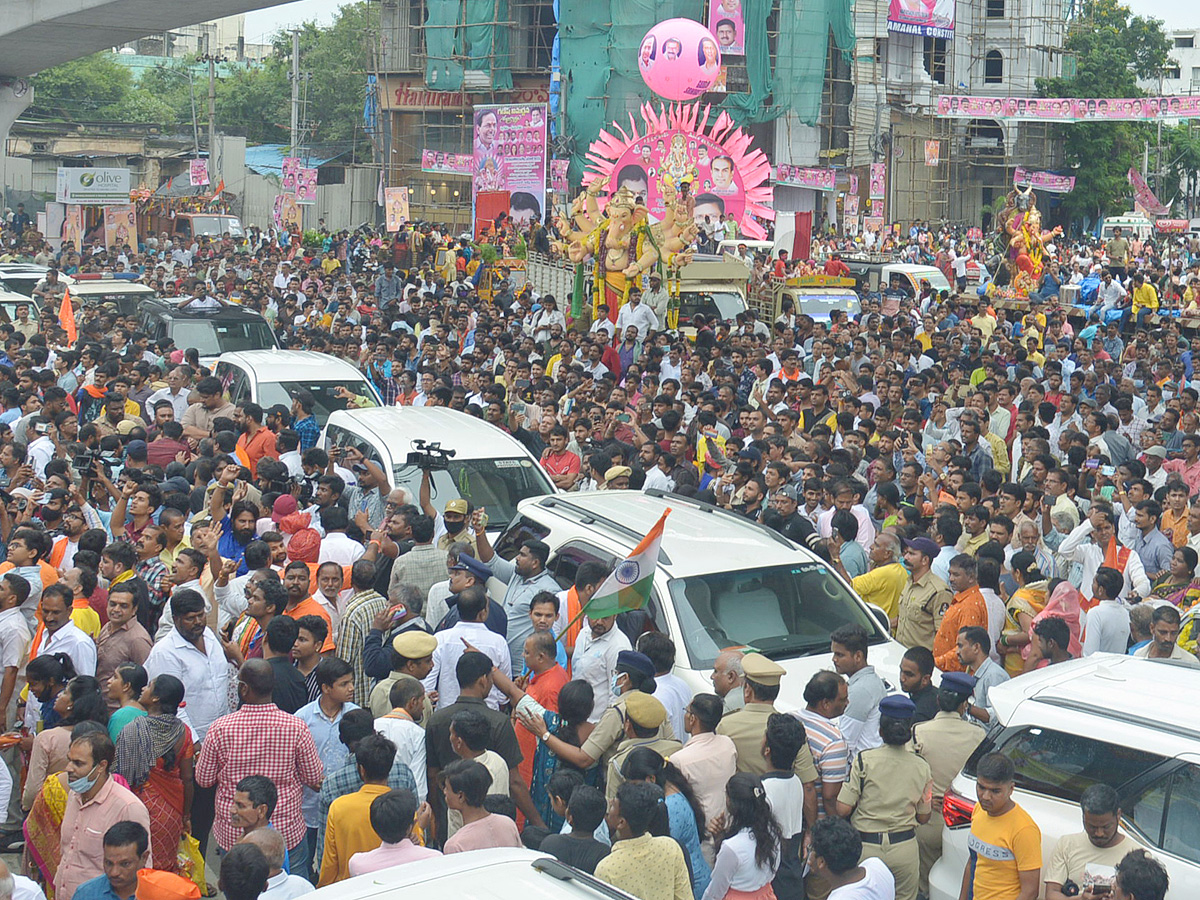 Ganesh nimajjanam in Hyderabad 2022 celerbrations Photo Gallery - Sakshi54