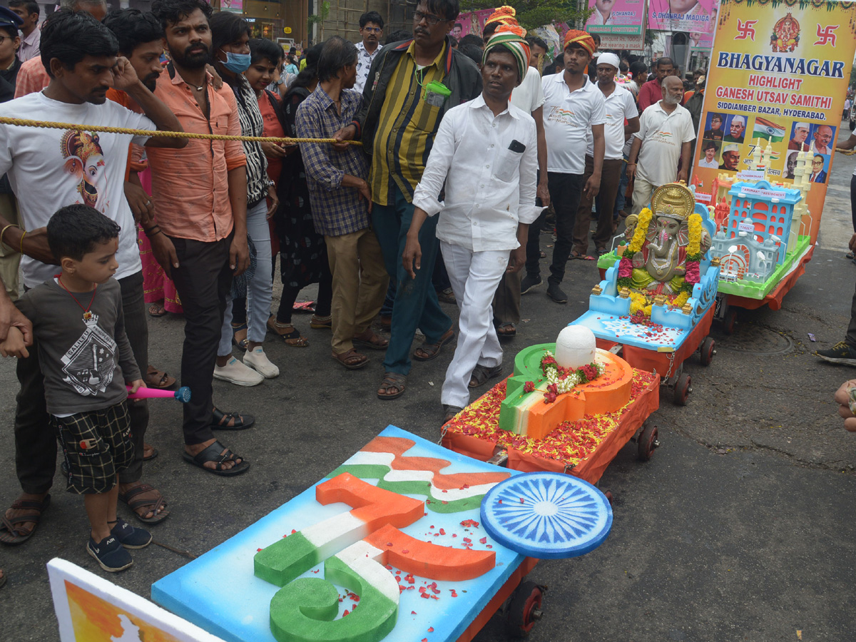 Ganesh nimajjanam in Hyderabad 2022 celerbrations Photo Gallery - Sakshi55