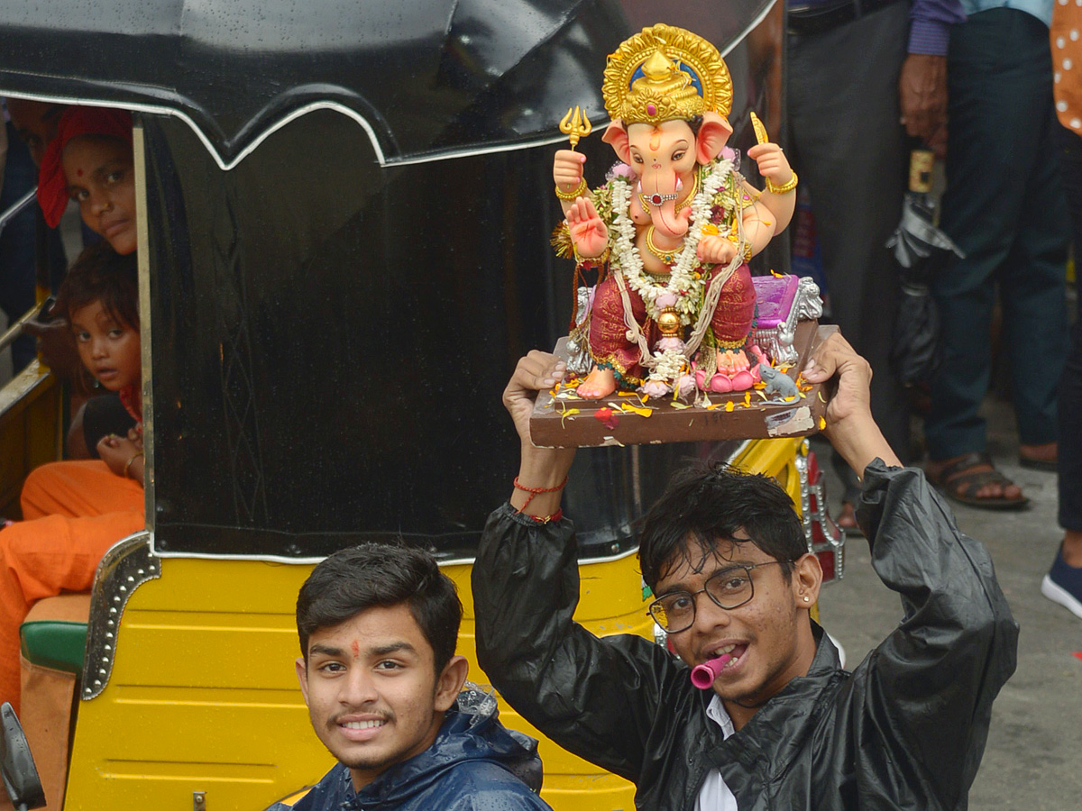 Ganesh nimajjanam in Hyderabad 2022 celerbrations Photo Gallery - Sakshi56