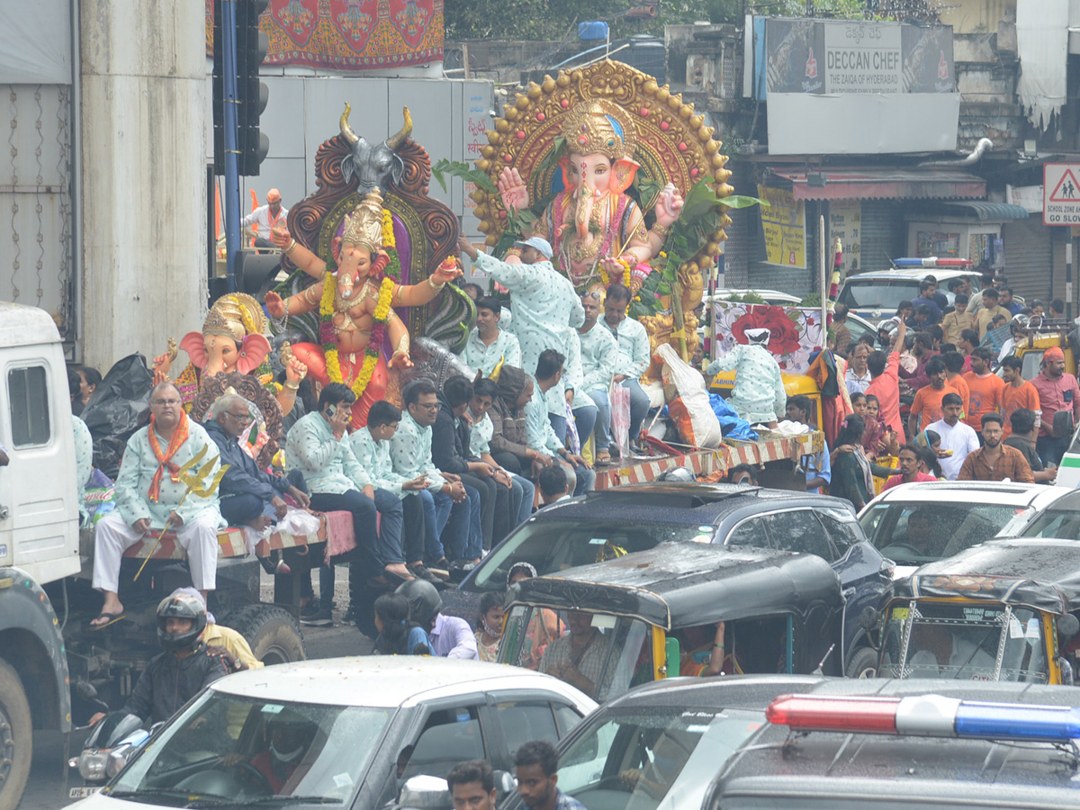 Ganesh nimajjanam in Hyderabad 2022 celerbrations Photo Gallery - Sakshi57