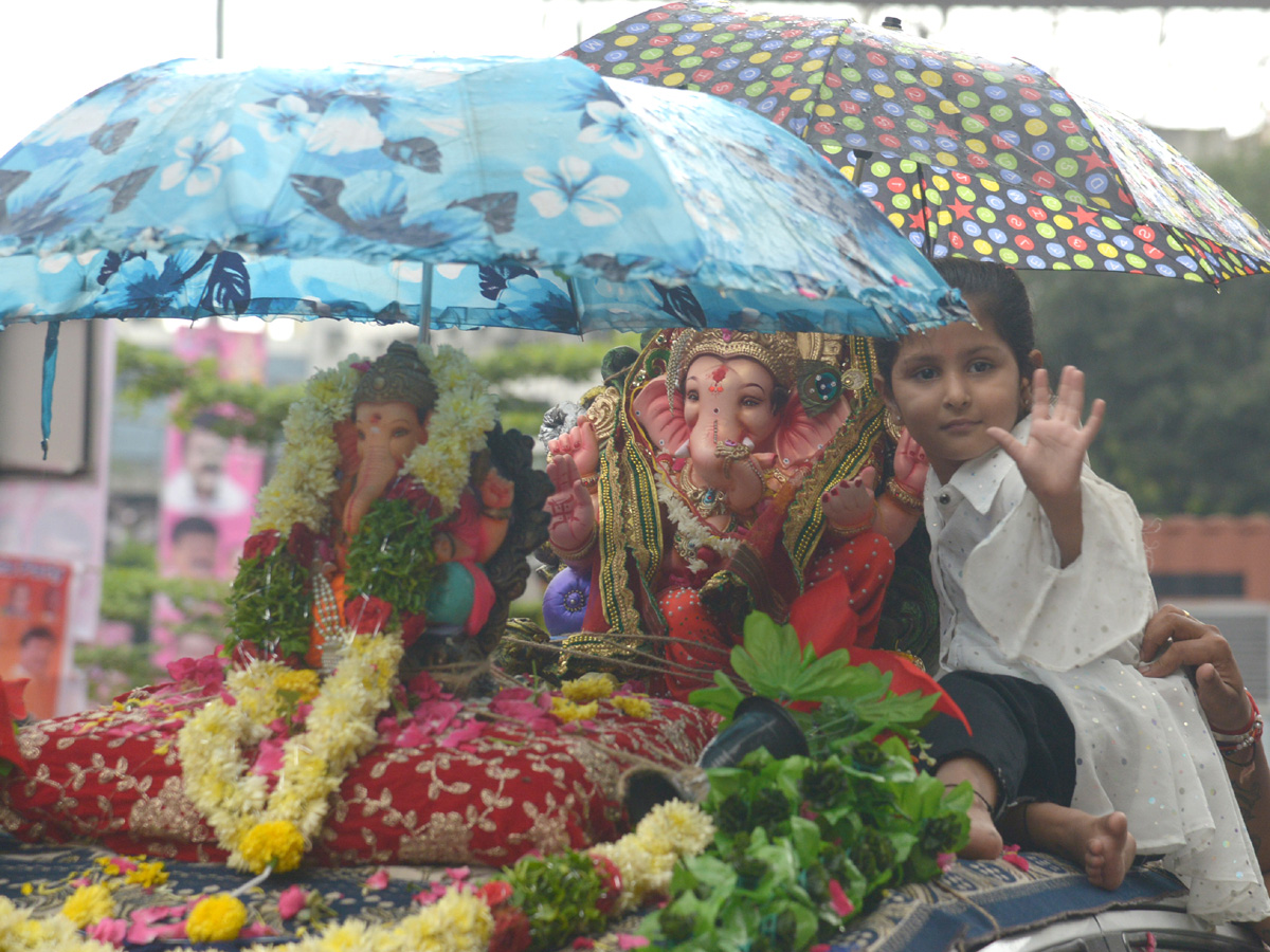 Ganesh nimajjanam in Hyderabad 2022 celerbrations Photo Gallery - Sakshi61