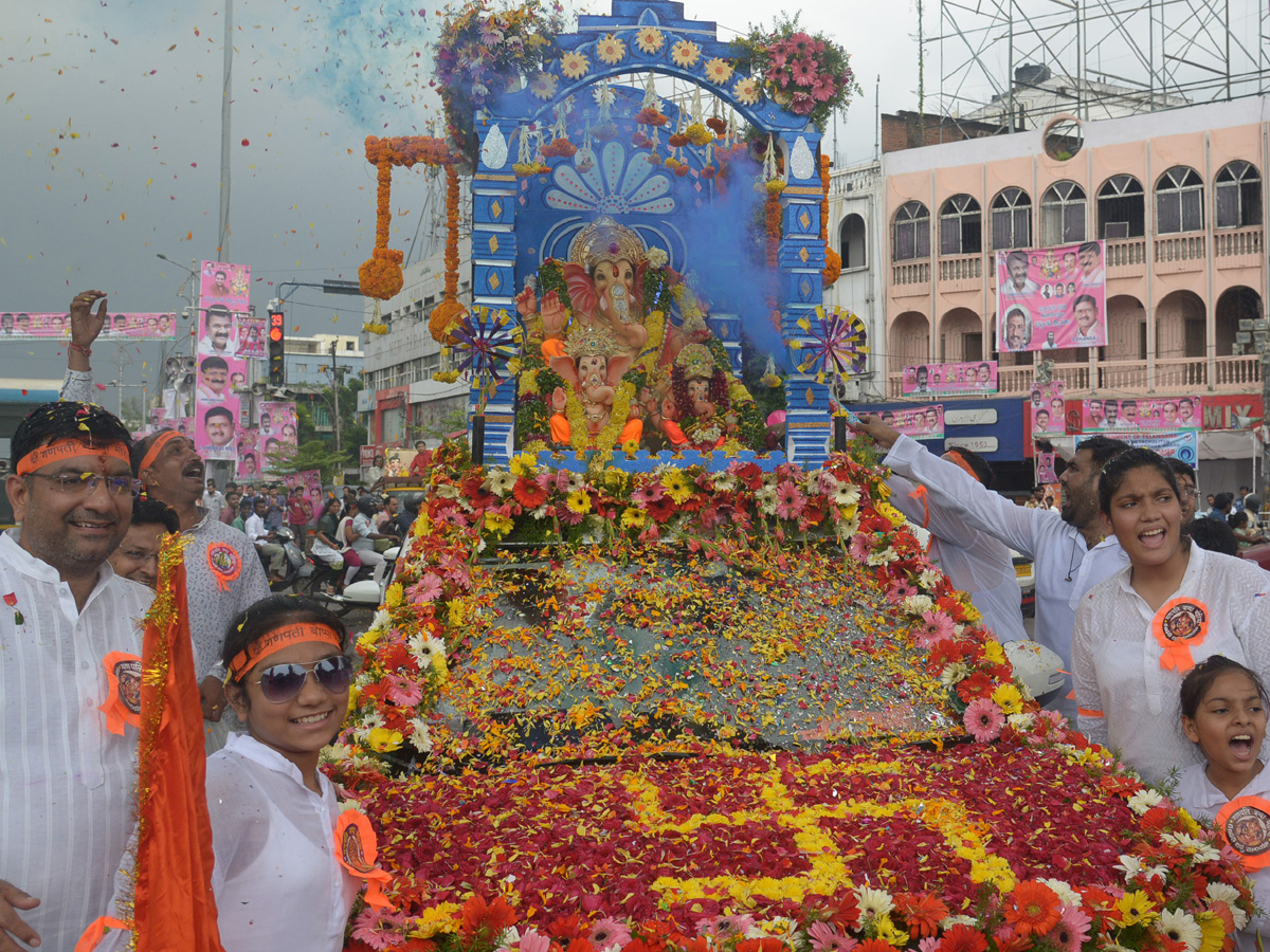 Ganesh nimajjanam in Hyderabad 2022 celerbrations Photo Gallery - Sakshi62