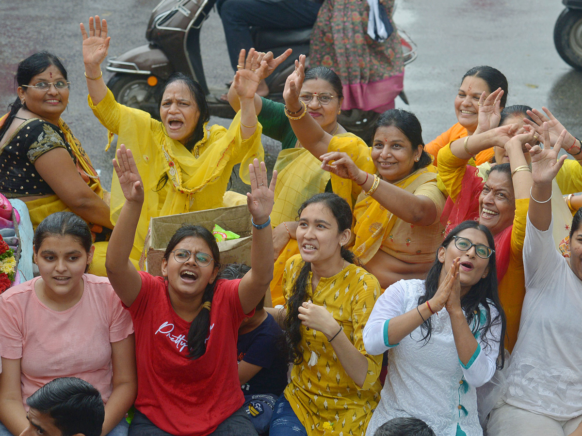 Ganesh nimajjanam in Hyderabad 2022 celerbrations Photo Gallery - Sakshi65