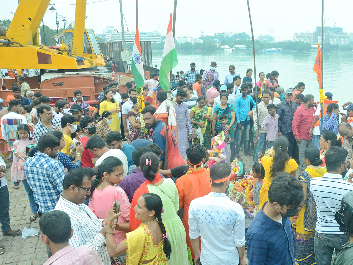 Ganesh nimajjanam in Hyderabad 2022 celerbrations Photo Gallery - Sakshi33