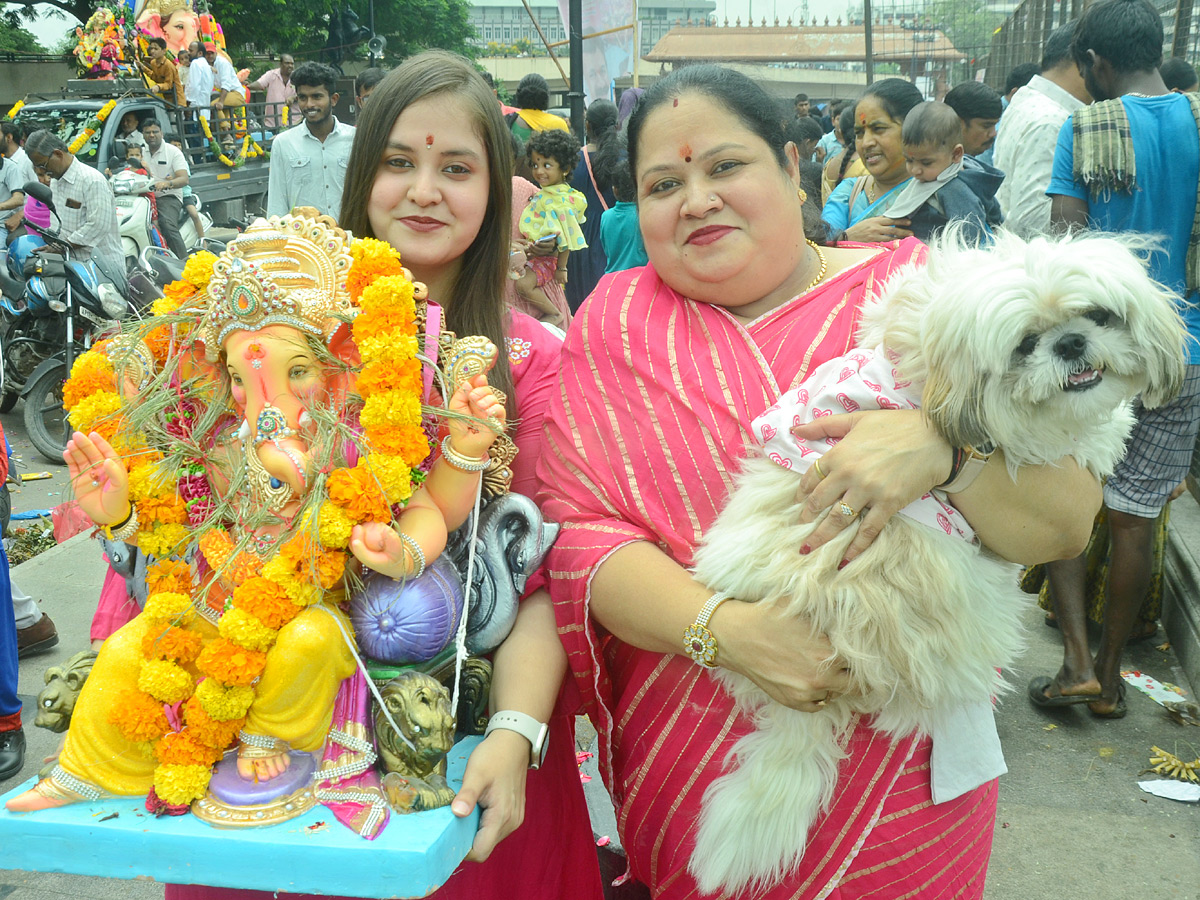 Ganesh nimajjanam in Hyderabad 2022 celerbrations Photo Gallery - Sakshi34