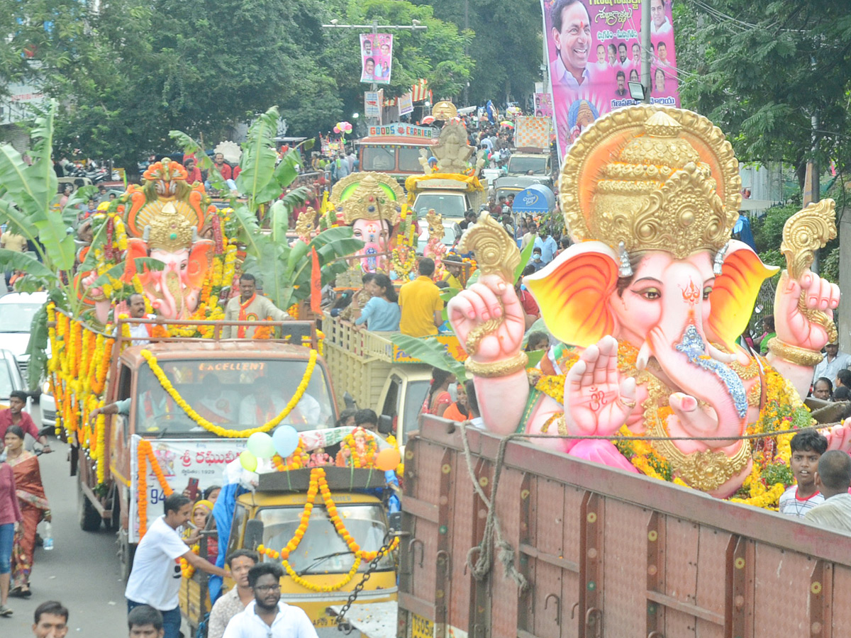 Ganesh nimajjanam in Hyderabad 2022 celerbrations Photo Gallery - Sakshi7