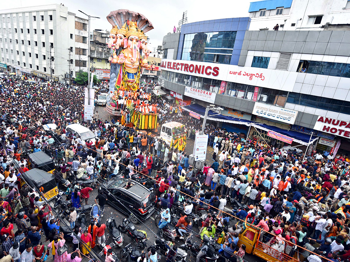 khairatabad ganesh nimajjanam Photo Gallery - Sakshi4