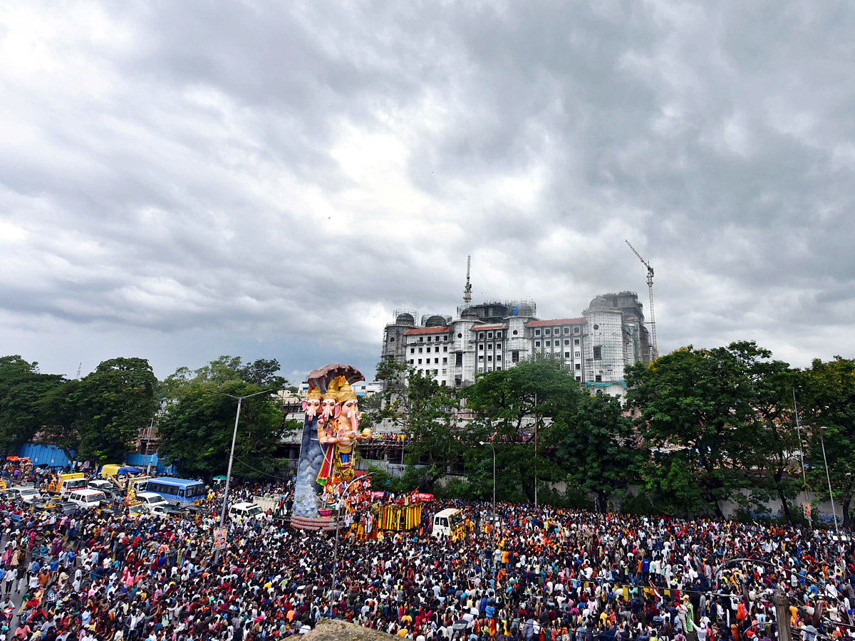 khairatabad ganesh nimajjanam Photo Gallery - Sakshi16