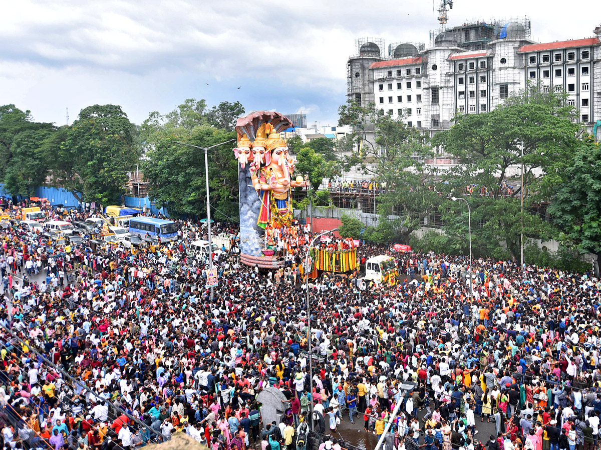 khairatabad ganesh nimajjanam Photo Gallery - Sakshi17